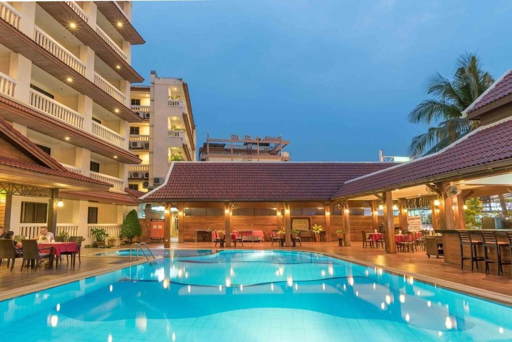 The Residence Garden Pattaya Buitenkant foto